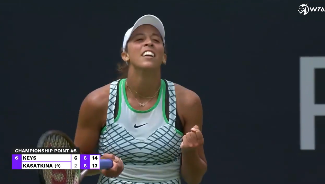 全国70多名滑雪爱好者亚布力挑战“亚洲最陡”野雪赛道.